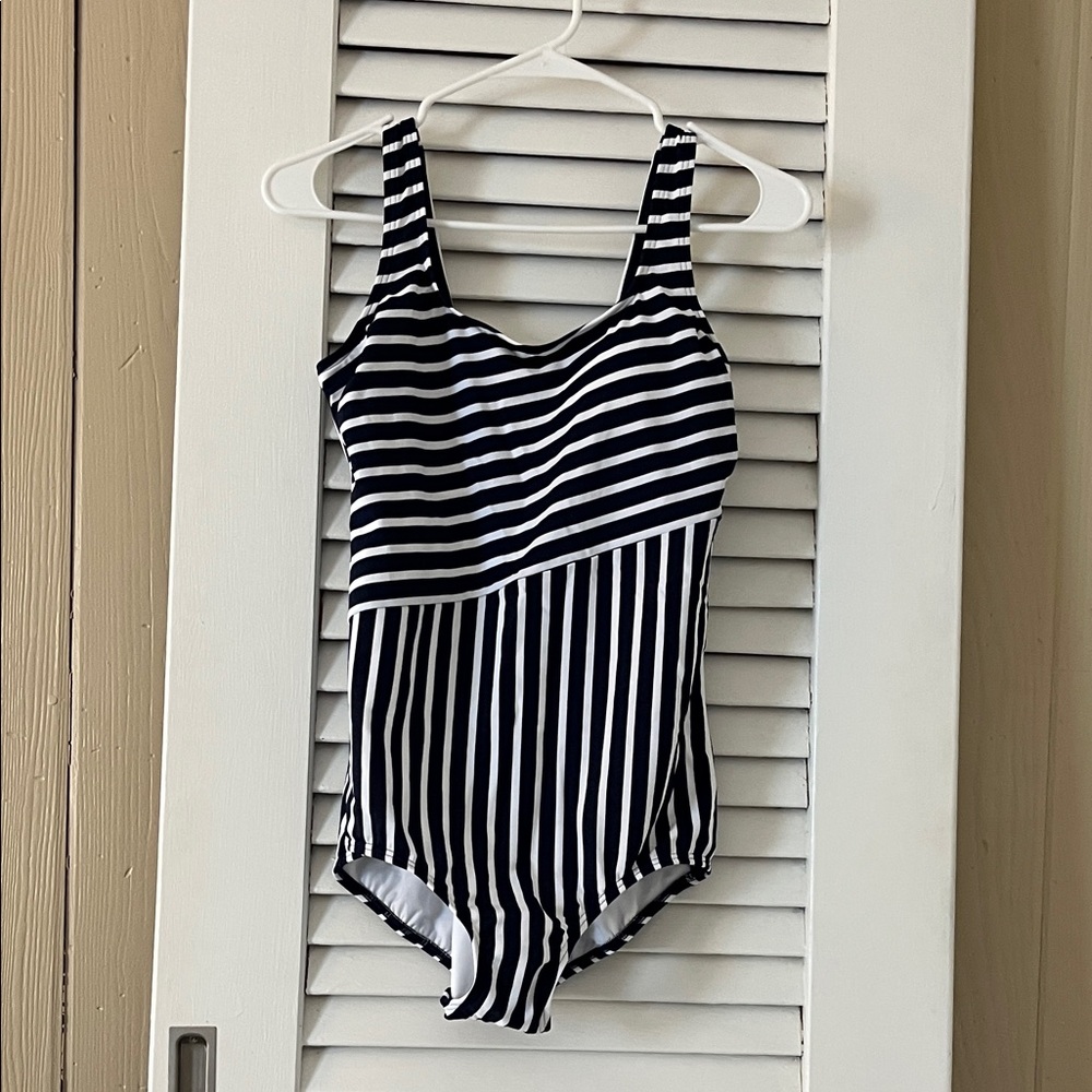 NWT Lands' End Women's Scoop Neck Tugless Sporty One Piece Swimsuit - Picture 5 of 7